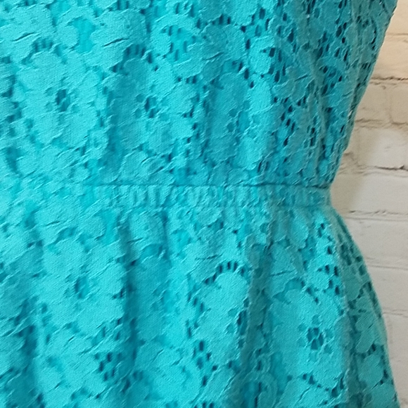 Lush turquoise lace dress - Picture 5 of 7